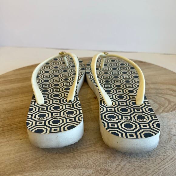 Tory Burch Blue & White Pattern Embellished Logo Flip Flop Sandal Size 6 - Picture 6 of 10